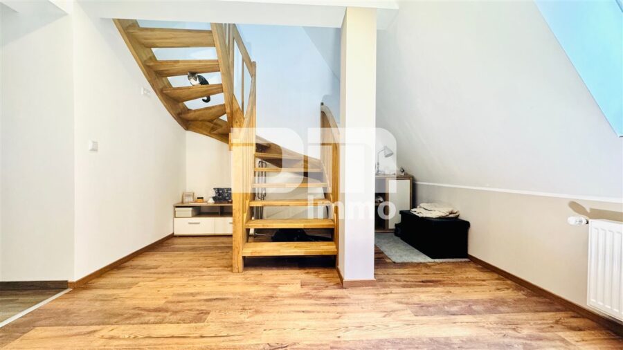 Wohn Gewerbe Ensemble mit 6 neuwertigen Apartments + Restaurant in Traumlage - OG2 Maisonette 6 Treppenaufgang